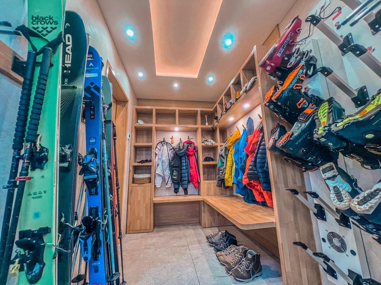 QM ski room